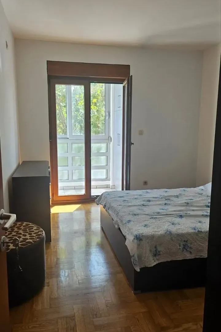Izdavanje, dvosoban stan, 70m², Autobuska stanica, Podgorica