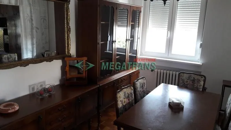 Izdavanje, četvorosoban stan, 97m², Centar, Novi Sad
