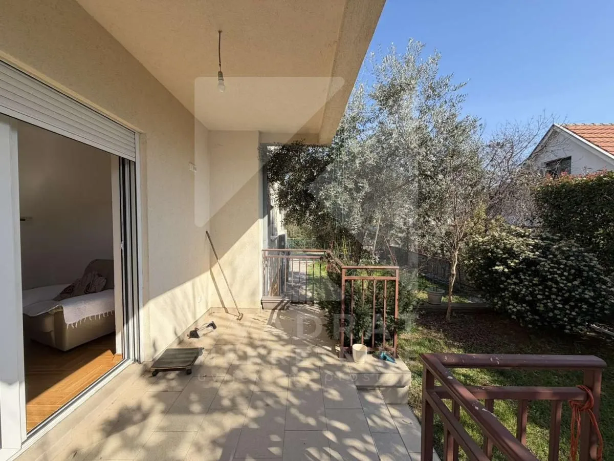 Rent, house, 220m², Tološi, Podgorica