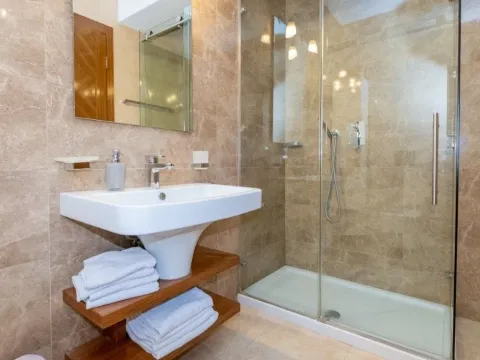 Rent, two bedroom apartment, 75m², Podgorica, Crna Gora - image 14