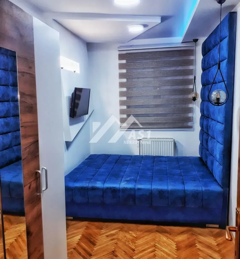 Izdavanje, dvosoban stan, 42m², Centar, Novi Sad