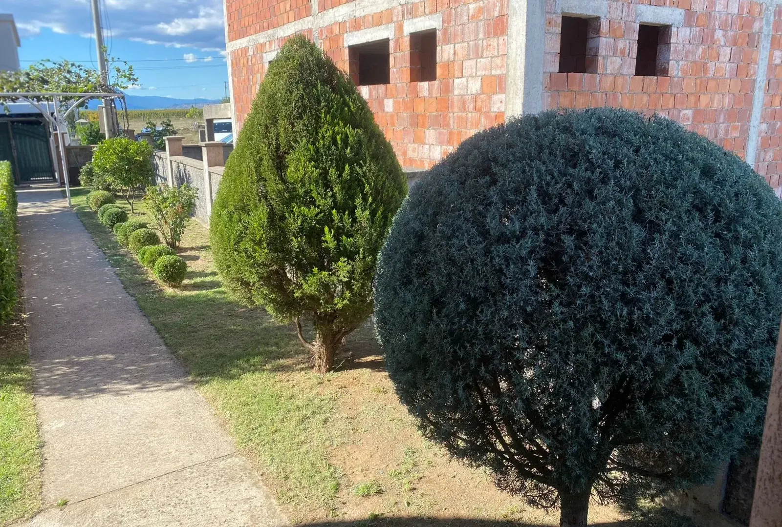 Izdavanje, kuća, 250m², Karaburško Polje, Podgorica