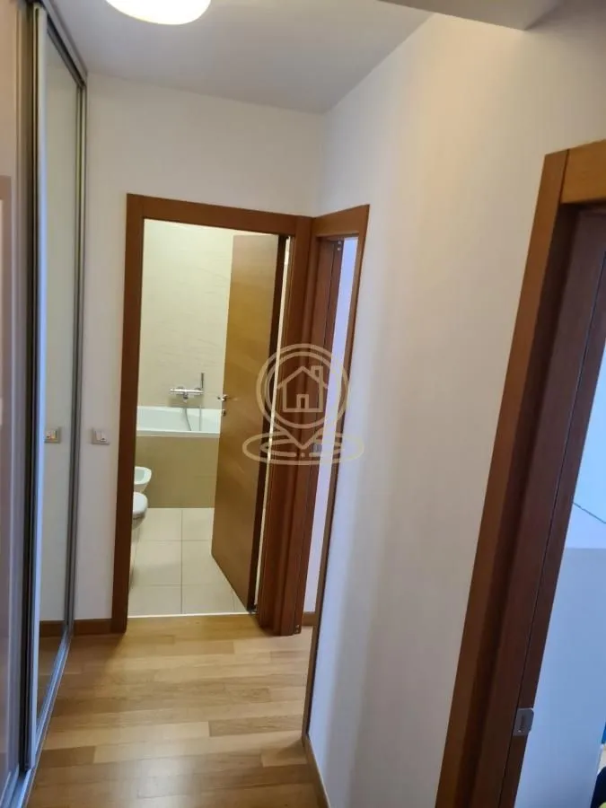 Izdavanje, trosoban stan, 83m², Vračar Hram, Vračar Sve Podlokacije