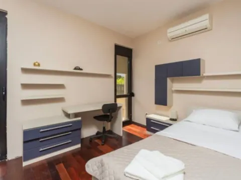 Izdavanje, trosoban stan, 130m², Dobrota, Kotor - image 6