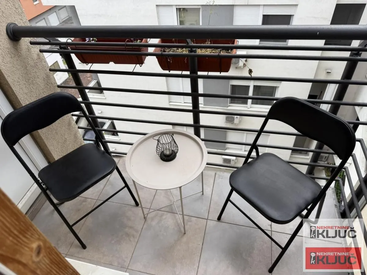 Izdavanje, garsonjera, 27m², Bulevar Oslobodjenja, Novi Sad Sve Podlokacije