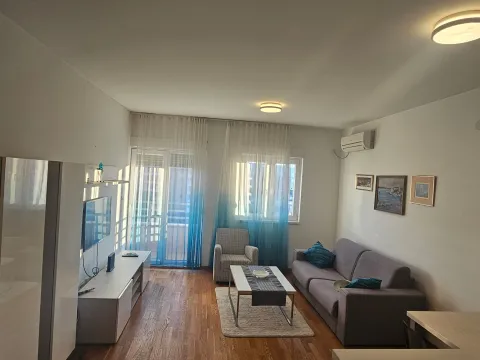 Rent, one bedroom apartment, 51m², City Kvart, Podgorica - image 1