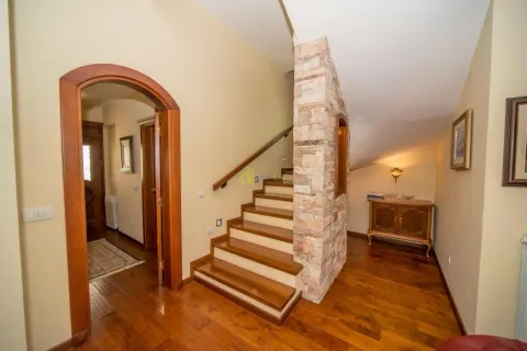 Rent, house, 168m², Cetinje, Crna Gora - image 36