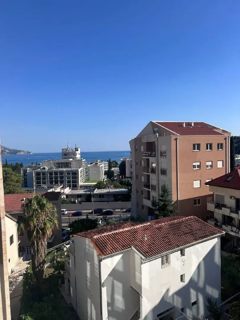 Rent, two bedroom apartment, 65m², Bečići, Budva