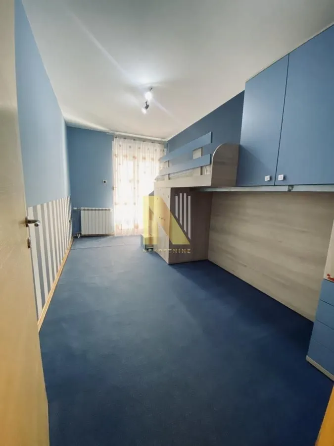 Izdavanje, četvorosoban stan, 98m², Centar, Novi Sad