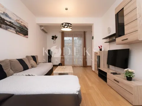 Rent, one bedroom apartment, 49m², 1 maj, Podgorica - image 1