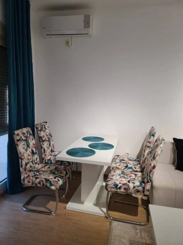 Izdavanje, garsonjera, 30m², Rafailovići, Budva