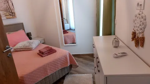 Rent, one bedroom apartment, 43m², Velji Vinogradi, Budva - image 9