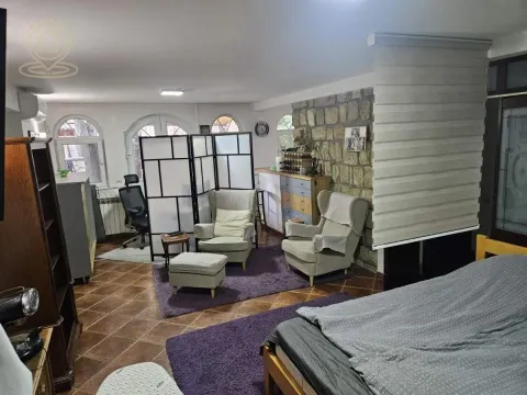 Izdavanje, kuća, 180m², Olimp, Zvezdara Sve Podlokacije - image 11