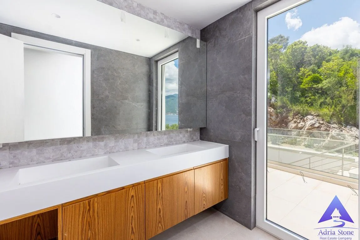 Prodaja, kuća, 328m², Krašići, Tivat