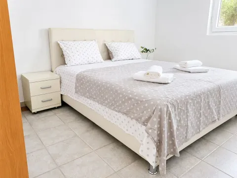Rent, two bedroom apartment, 47m², Budva, Crna Gora - image 8