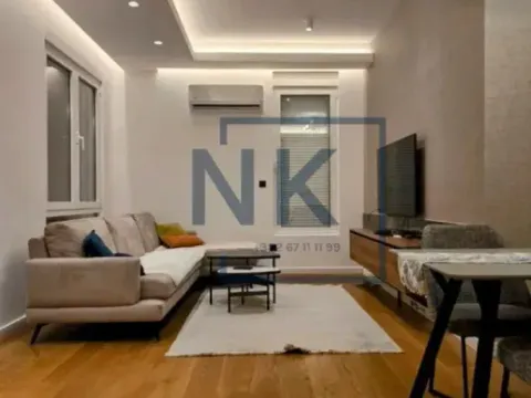 Izdavanje, dvosoban stan, 70m², Blok 9, Podgorica