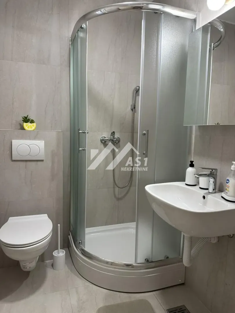 Izdavanje, jednosoban stan, 30m², Centar, Novi Sad