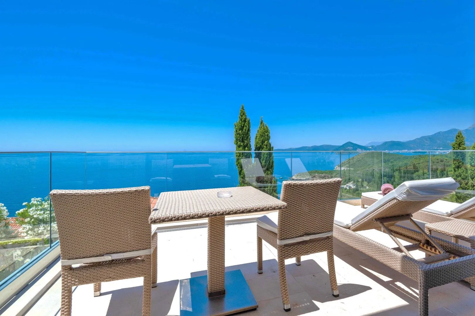 Sale, house, 279m², Drobni pijesak, Budva