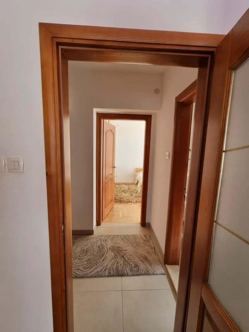 Izdavanje, dvosoban stan, 60m², Centar, Podgorica