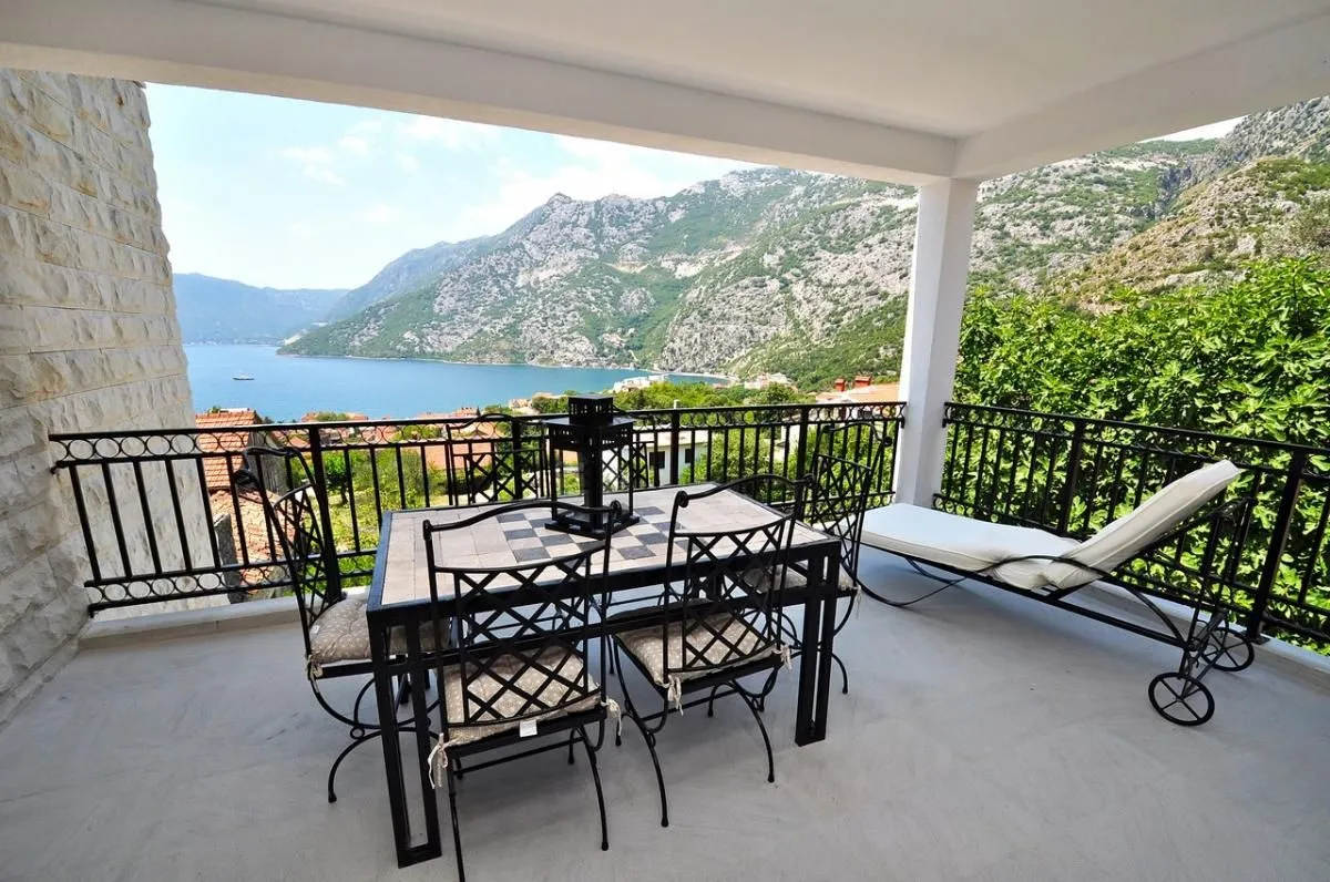 Prodaja, dvosoban stan, 92m², Risan, Kotor