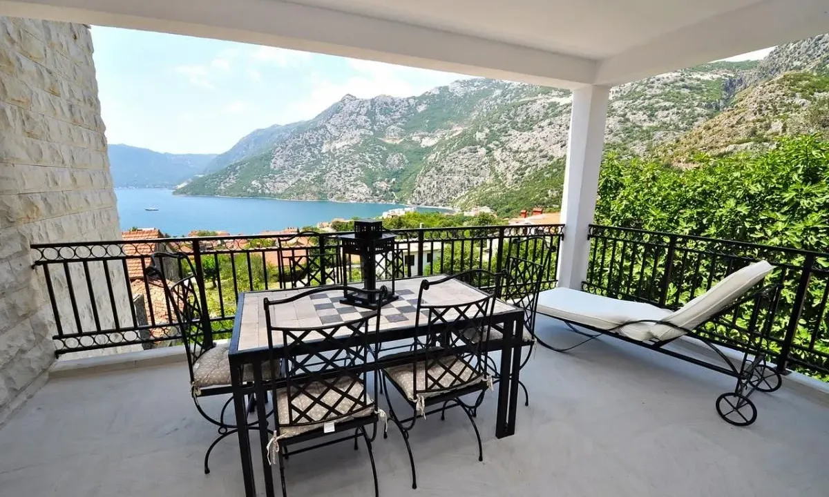 Sale, two bedroom apartment, 92m², Risan, Kotor
