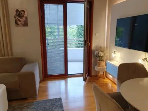 Izdavanje, dvosoban stan, 64m², Pobrežje, Podgorica - image 3