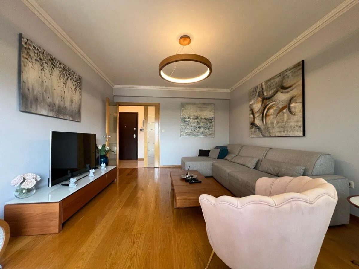 Izdavanje, trosoban stan, 103m², Momišići, Podgorica