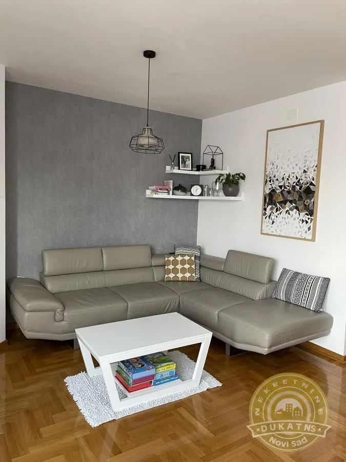 Prodaja, četvorosoban stan, 79m², Centar, Novi Sad