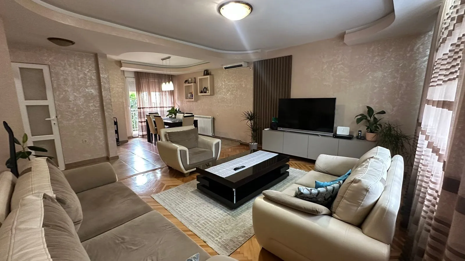 Izdavanje, kuća, 340m², Gorica C, Podgorica
