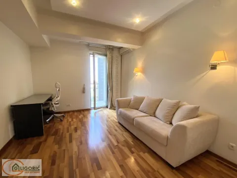 Izdavanje, trosoban stan, 122m², Stari Grad, Beograd - image 13