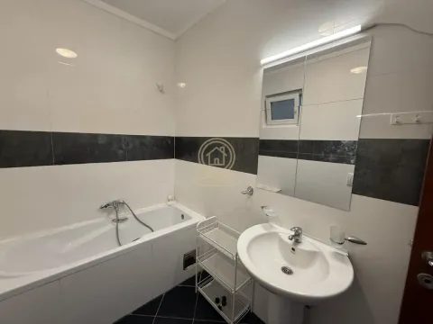 Izdavanje, trosoban stan, 80m², Centar, Novi Sad - image 11