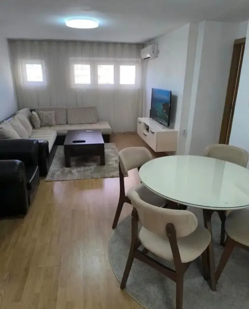 Izdavanje, dvosoban stan, 58m², Centar, Podgorica