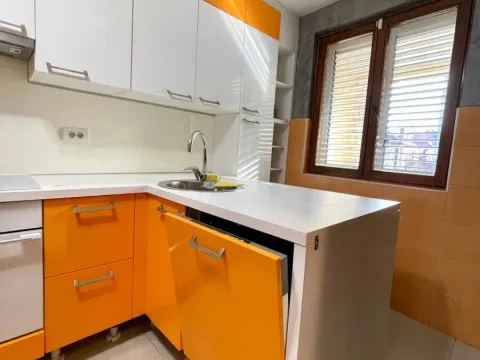 Izdavanje, kuća, 200m², Konik, Podgorica - image 7