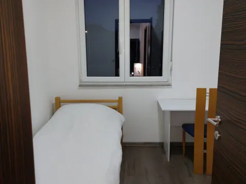 Izdavanje, trosoban stan, 80m², Centar, Loznica - image 7