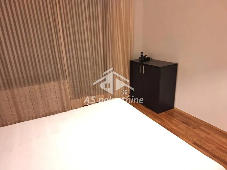 Izdavanje, četvorosoban stan, 105m², Vračar Sve Podlokacije, Beograd