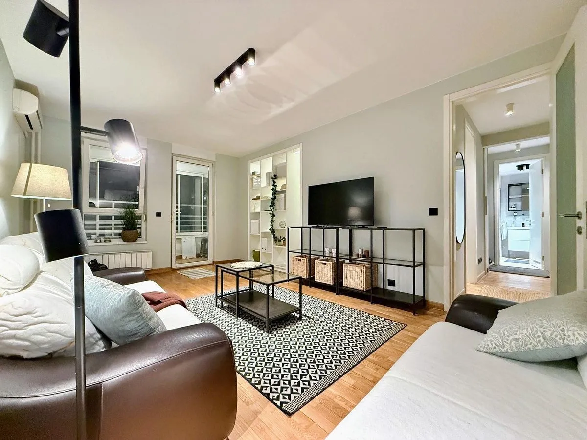 Izdavanje, dvosoban stan, 62m², Belvil, Beograd