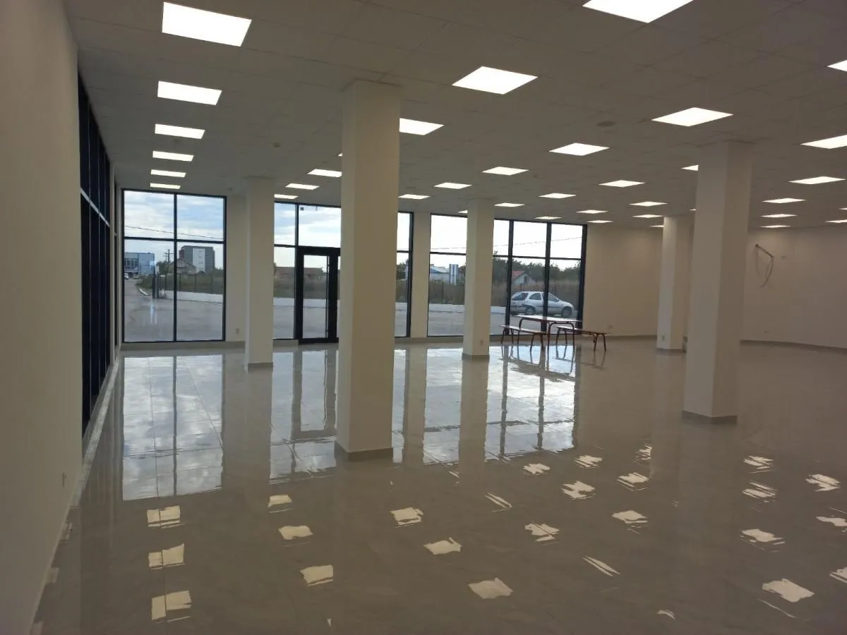 Rent, office space, 2750m², Surčin, Beograd
