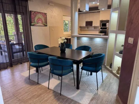 Izdavanje, kuća, 330m², Zeta, Podgorica - image 7