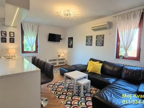 Izdavanje, dvosoban stan, 43m², Lekino Brdo, Voždovac Sve Podlokacije