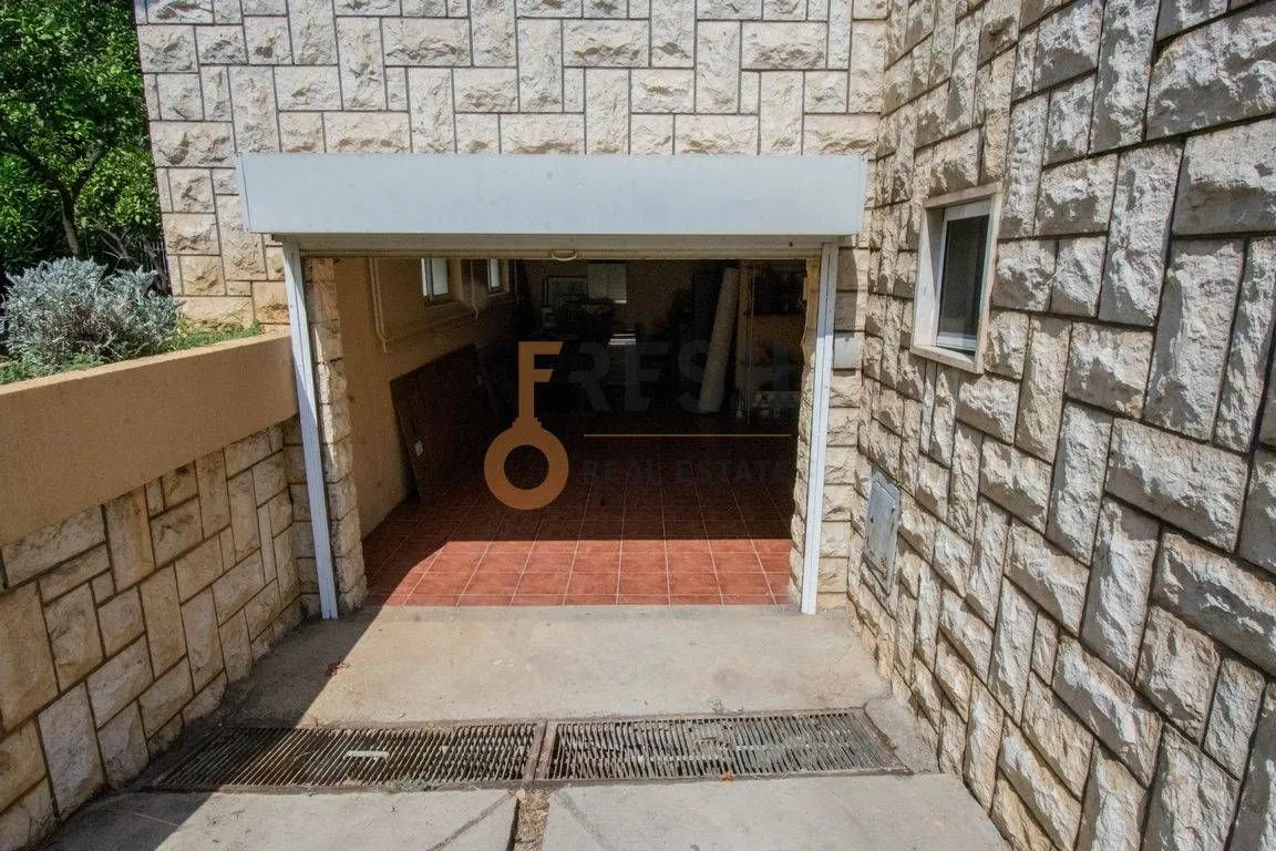 Sale, house, 330m², Masline, Podgorica