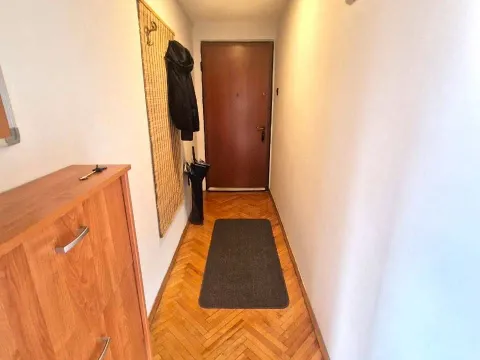 Izdavanje, trosoban stan, 88m², Centar, Tivat - image 10