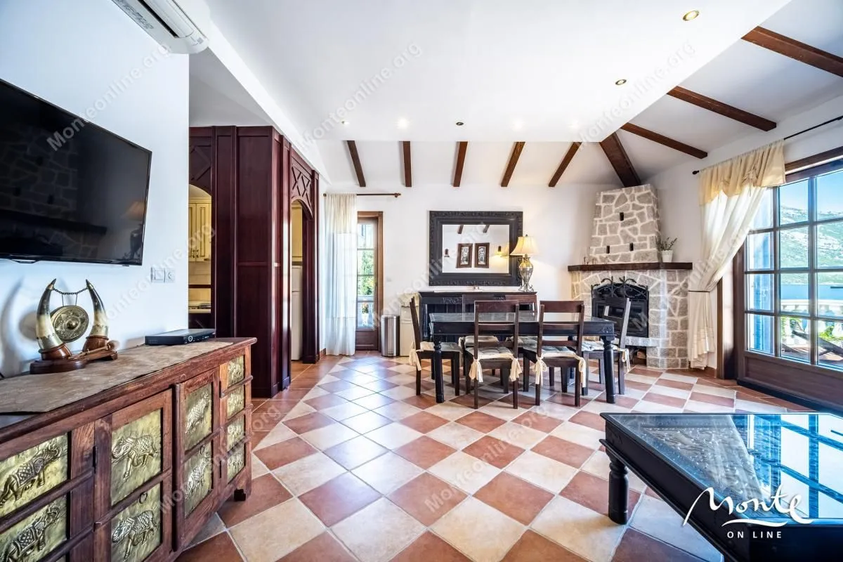 Prodaja, dvosoban stan, 92m², Kostanjica, Kotor