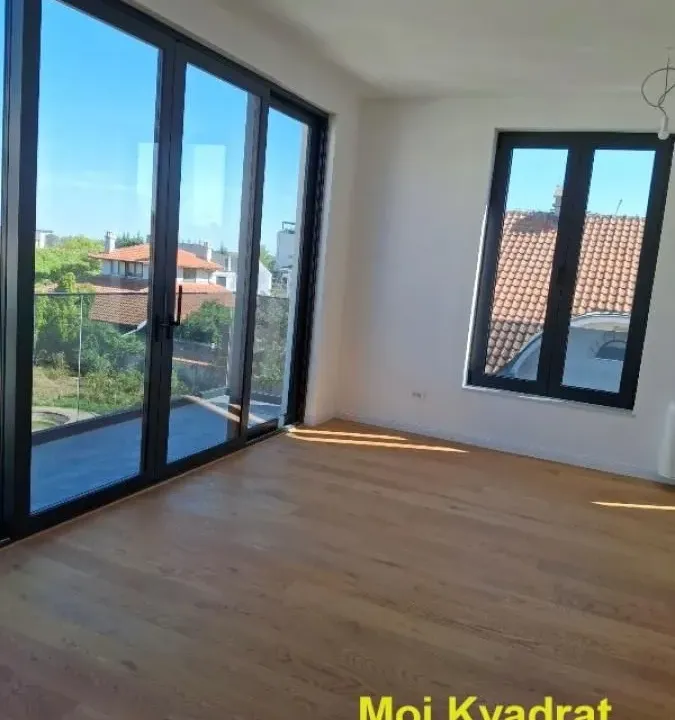 Prodaja, četvorosoban stan, 107m², Zemun Sve Podlokacije, Beograd