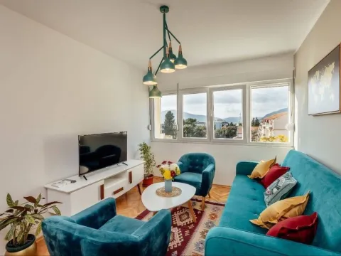 Izdavanje, dvosoban stan, 70m², Centar, Tivat - image 2