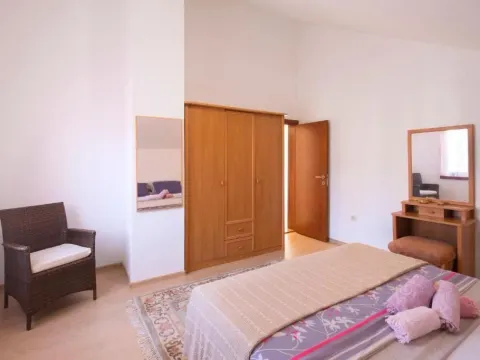 Izdavanje, dvosoban stan, 85m², Budva, Crna Gora - image 19