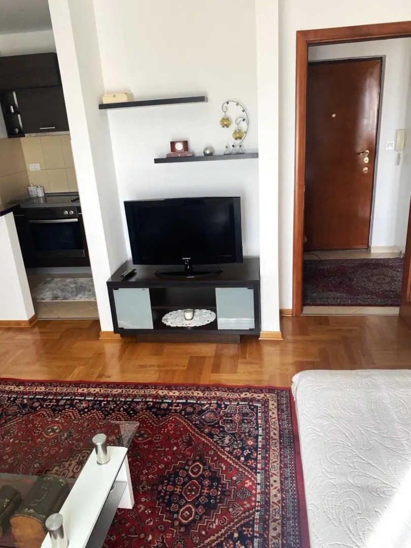 Izdavanje, jednosoban stan, 52m², Preko Morače, Podgorica