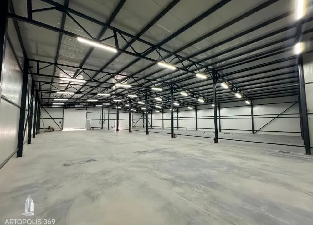 Izdavanje, poslovni prostor, 820m², Čukarica, Beograd
