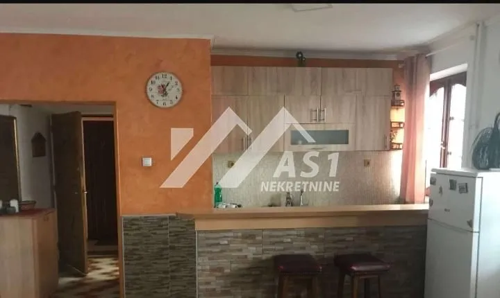 Izdavanje, dvosoban stan, 52m², Centar, Novi Sad