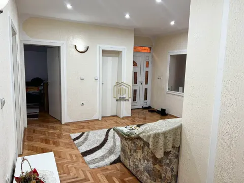 Rent, three bedroom apartment, 150m², Stari Aerodrom, Podgorica - image 9