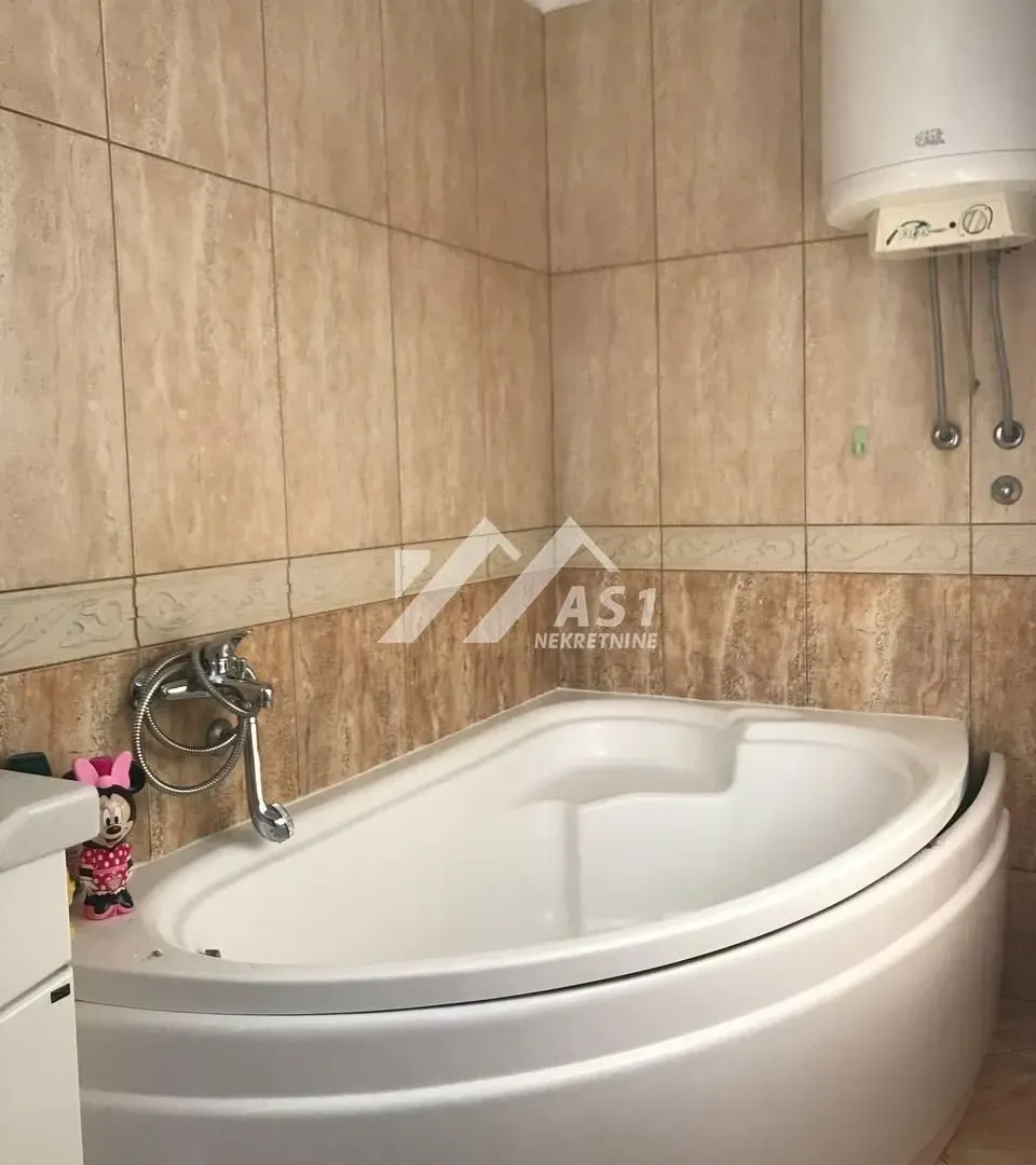 Izdavanje, trosoban stan, 70m², Telep, Novi Sad Sve Podlokacije